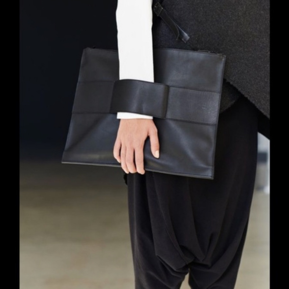 BLACK LEATHER LAPTOP ZIPPERED ENVELOPE/SLEEVE/CLUTCH - FITS 13" LAPTOP - NWOT - Picture 4 of 13